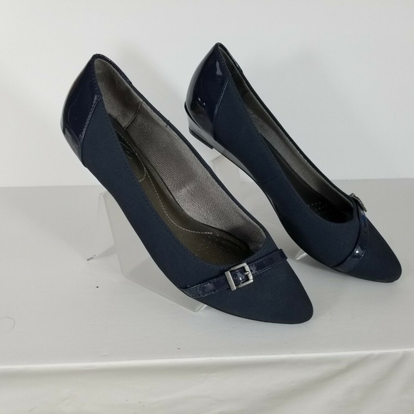 navy blue lifestride shoes